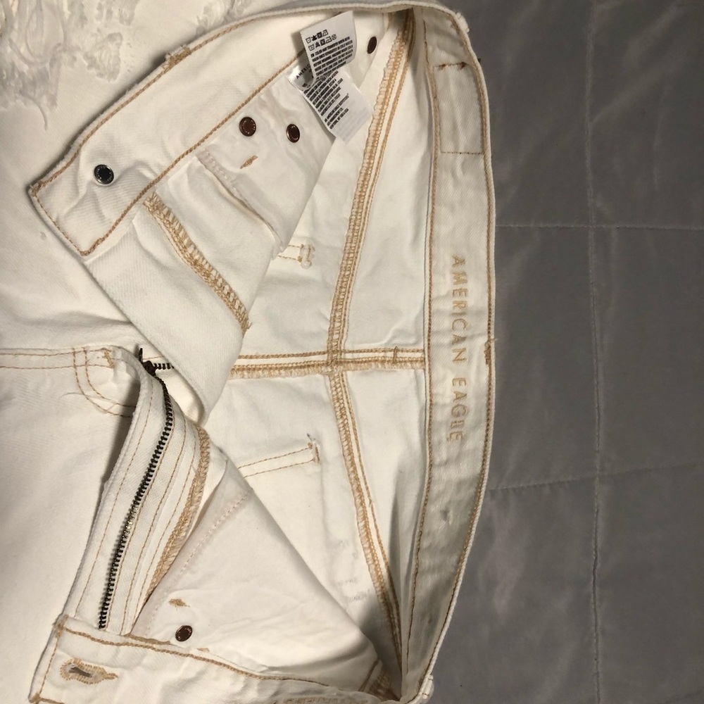 Cream distressed AE shorts - Picture 3 of 4
